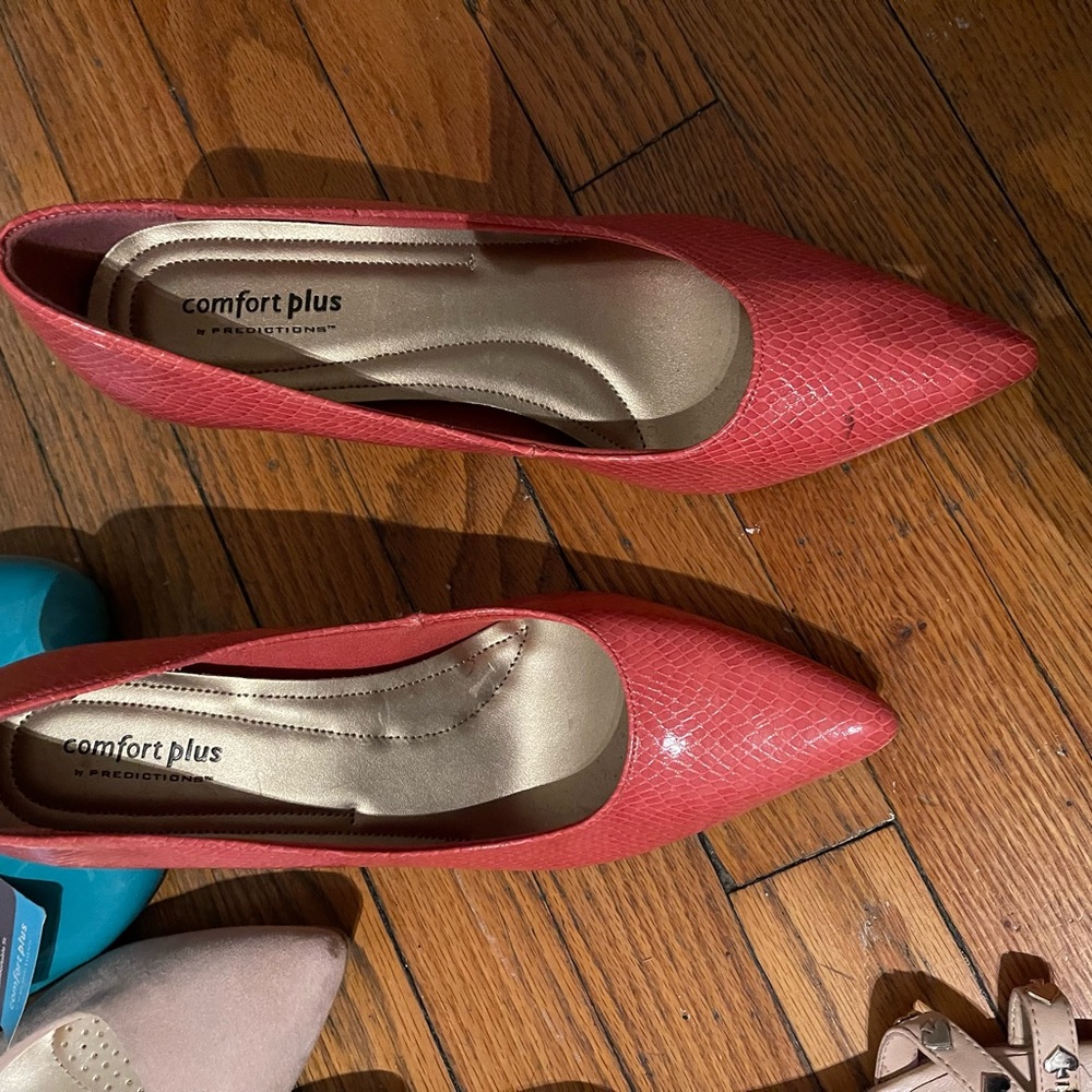 Size 9 women’s comfort plus heels